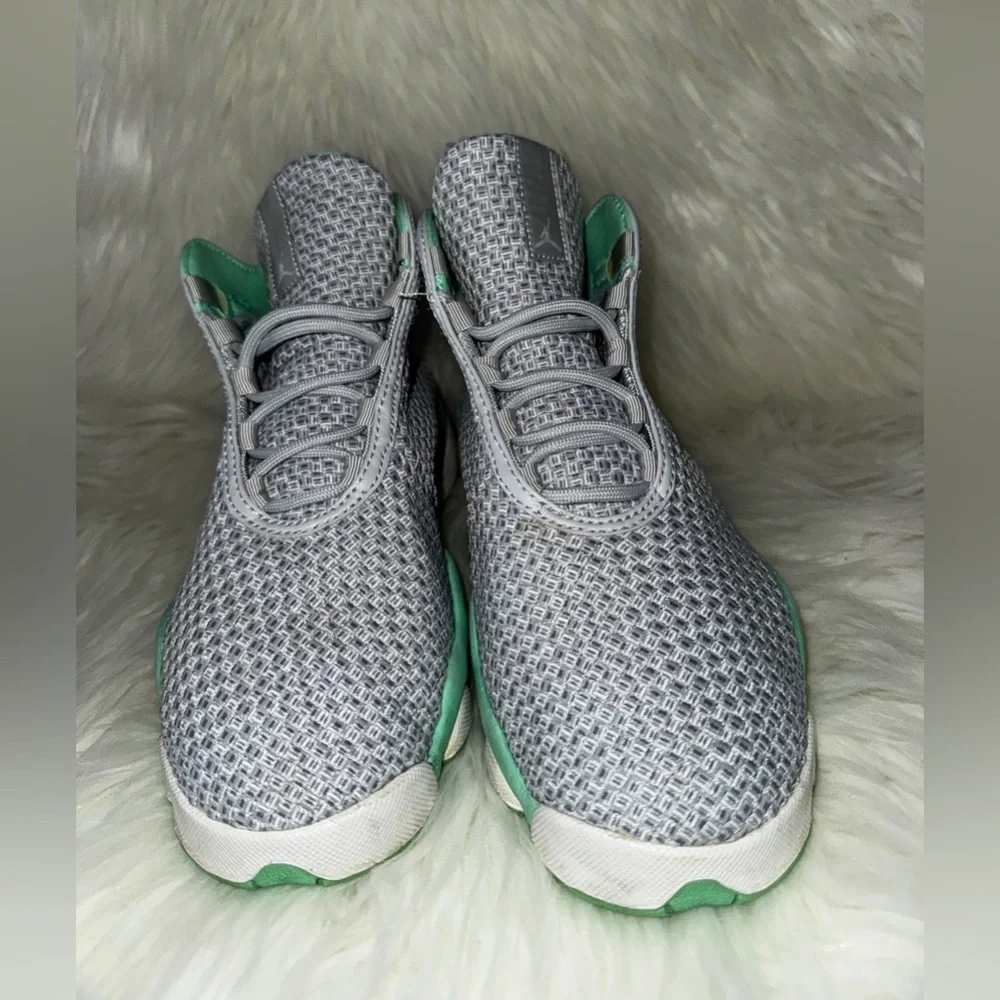 Nike Air Jordan Horizon Platinum White Green Grey Style- 819848-014 Size 5.5 Y